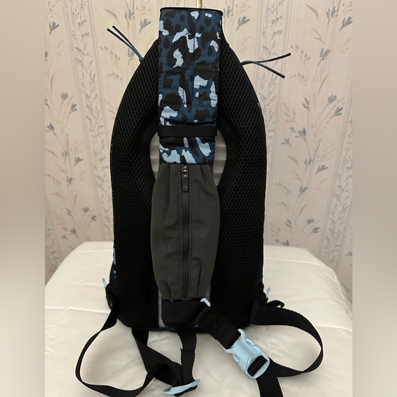 Merrell Black and Blue Camo Sling Bag - Picture 2 of 14